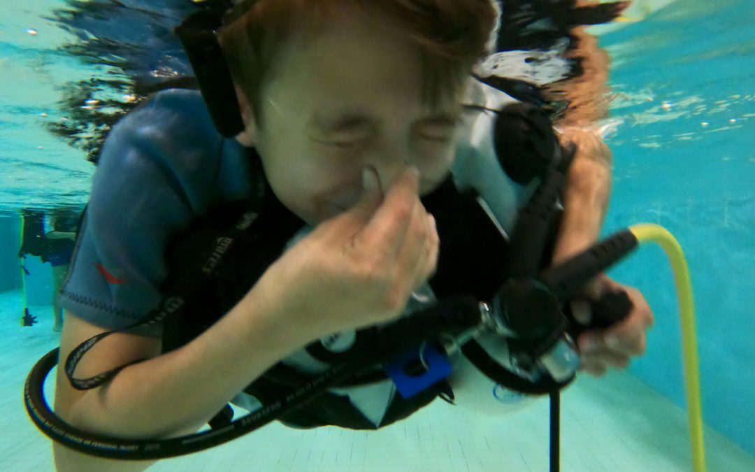 Erste Atemzüge unter Wasser lernen